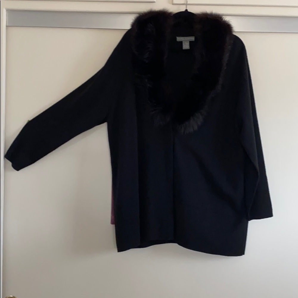 Button down tunic sweater with for collar.